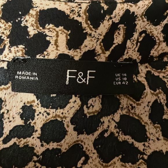 Leopard print top with bell sleeves size 10 - Picture 6 of 7